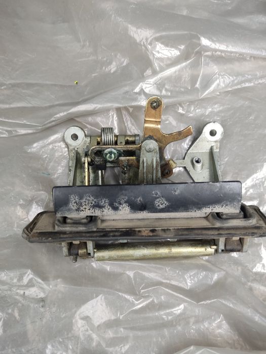 Ручка багажника Ауди А6 С4 универсал