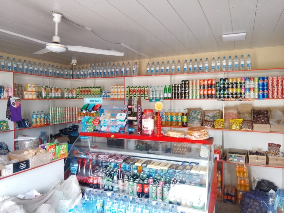 Magazin sotiladi tovari bilan