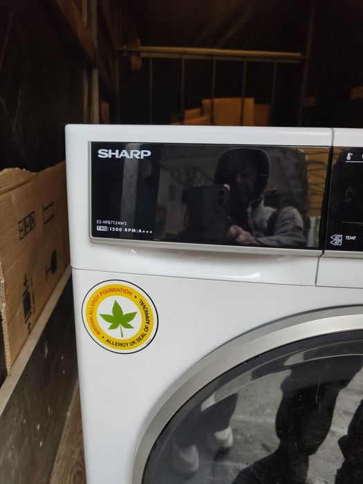 Mașina de spalat rufe Sharp doua bucati la pret de una.