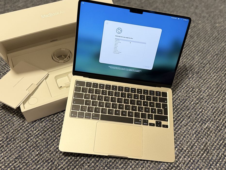 Macbook Air M4 starlight 16 GB RAM 256 ssd NOU GARANTIE sigilat
