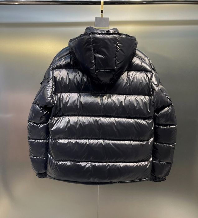 Продам пуховик MONCLER