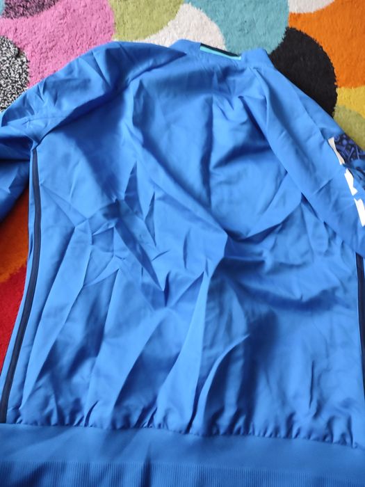 Vând geacă Adidas