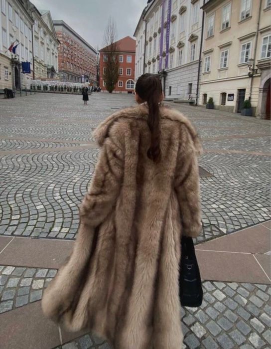 blana artificiala cu eticheta