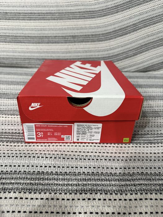 Обувки на Nike Dunk