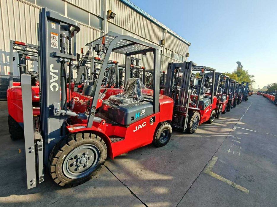 Продается новые вилочные погрузчики Автокара (Кара) 3-4,5 метровые.