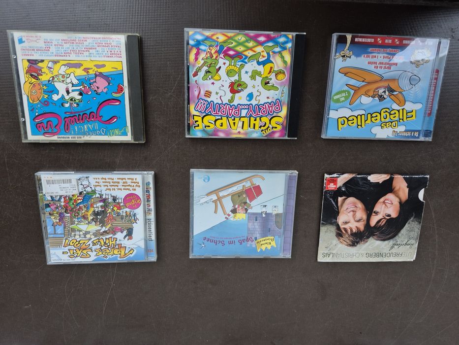 Vând Lot 30 CD cu muzica usoara mixta straina la chitara artisti internationalii

- Tot lotul de 50 CD cu muzică usoara mixta straina 250 lei (aproxim