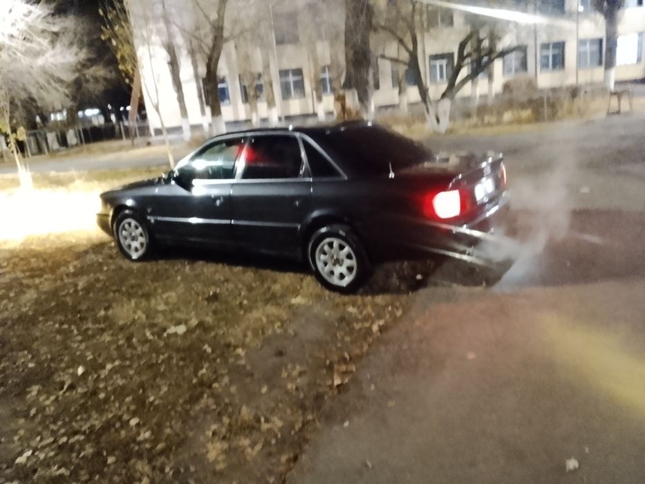 Ауди а6,обьем 2,6 ,1994 год