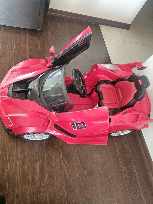 Vând Mașinuță Electrică pentru Copii - Stare Foarte Bună / Urgent