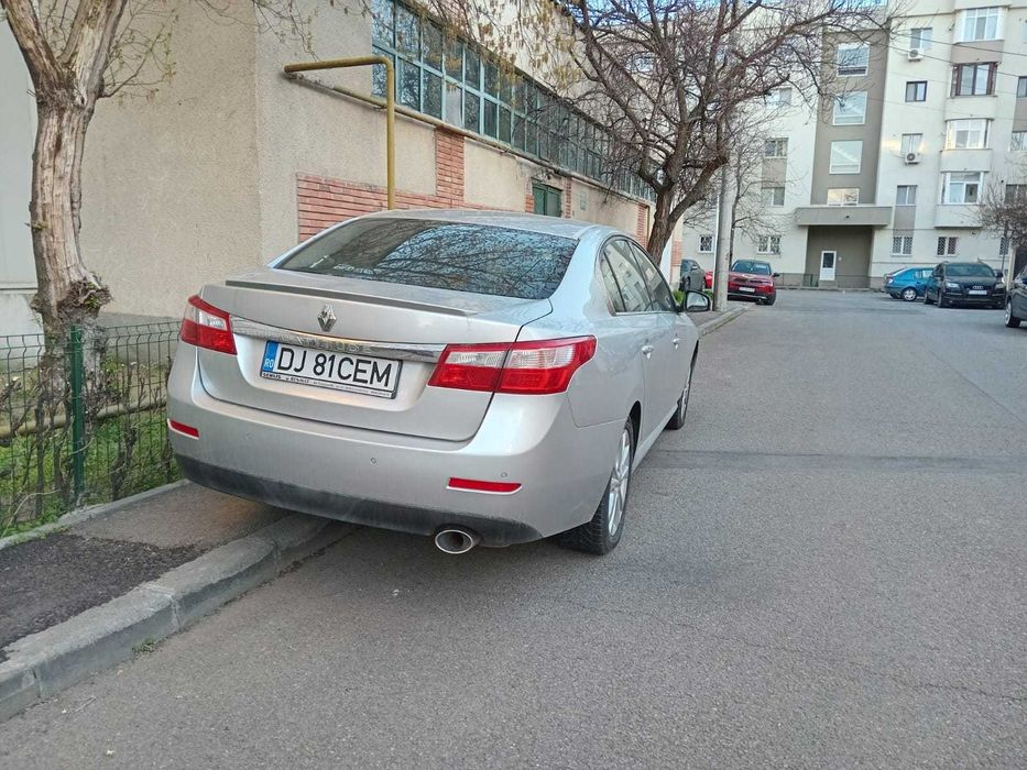 RENAULT Latitude 2012 — imagine 2