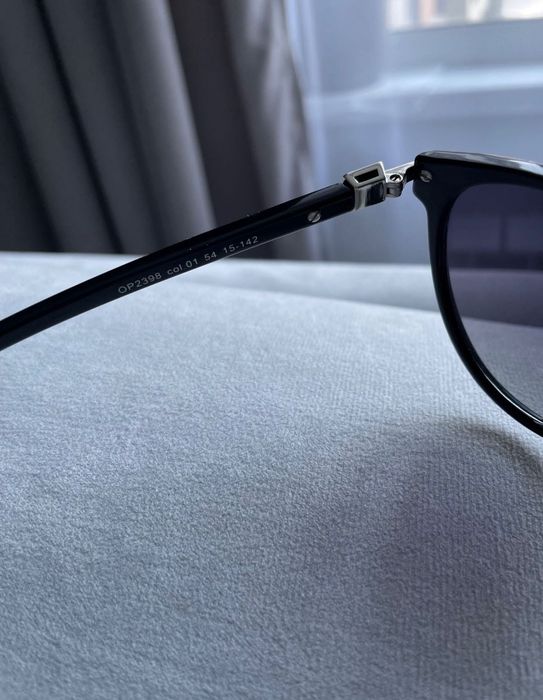 Очки солнцезащитные