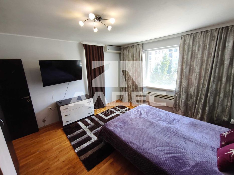Продава се Тристаен апартамент в София, Студентски град - 120 кв.м за 1360 €/кв.м - Снимка #11