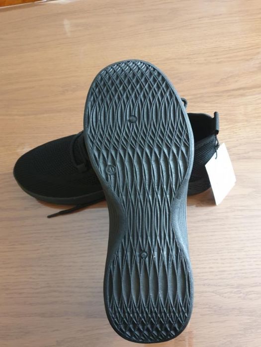 Нови дамски дишащи обувки JENNY номер 41.