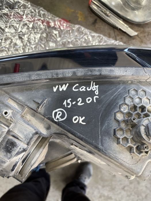 десен фар за vw caddy // 2K1941016B