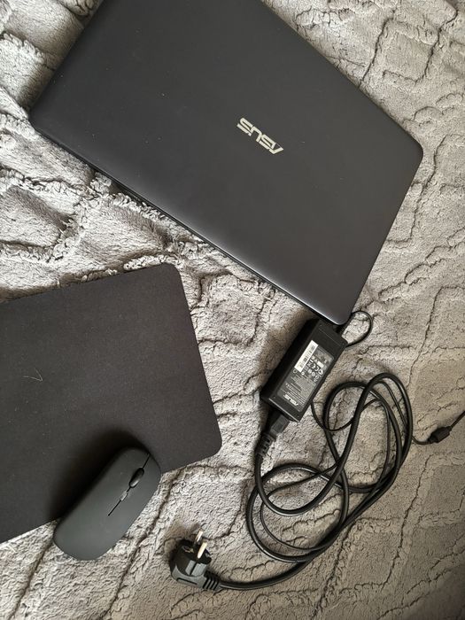 Ноутбук Asus/Intel pentium gold/Nvidia mx110