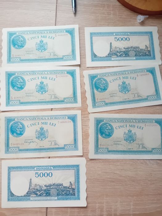 Bancnote vechi in stare buna.