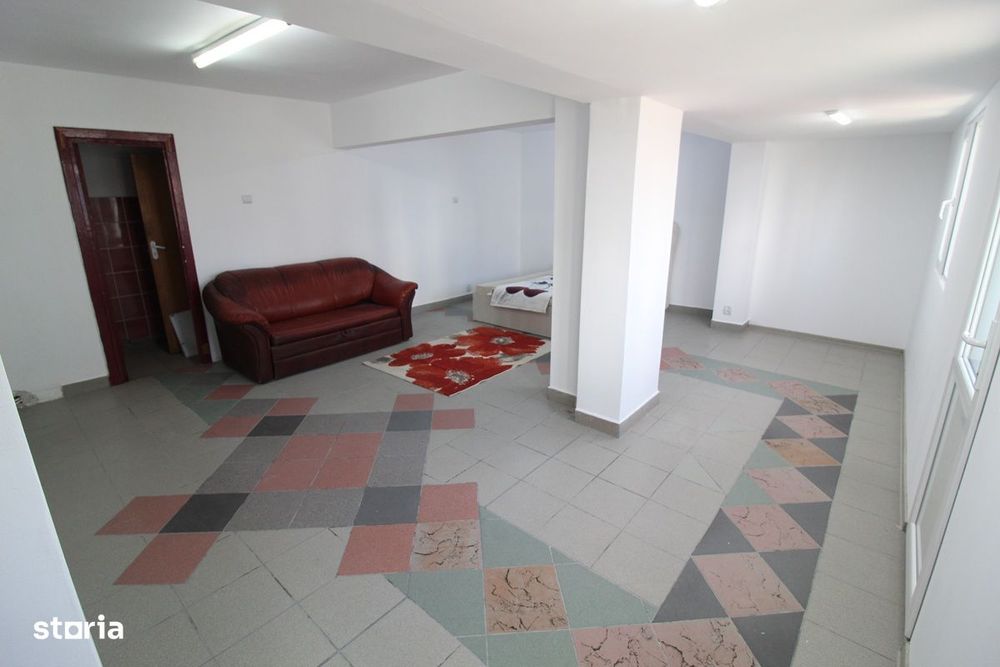 Vând apartament 4 camere în Hunedoara, Micro5/1-Poștă, parter înalt...