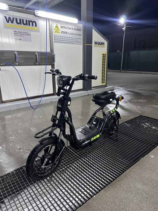 Vand scuter electric