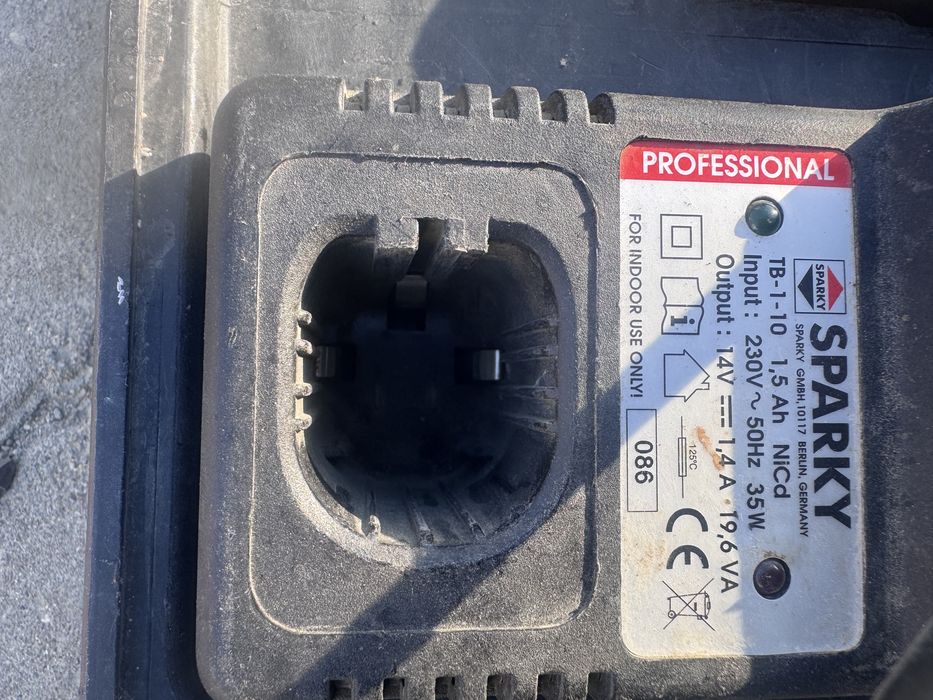 Шуруповерт в коробке