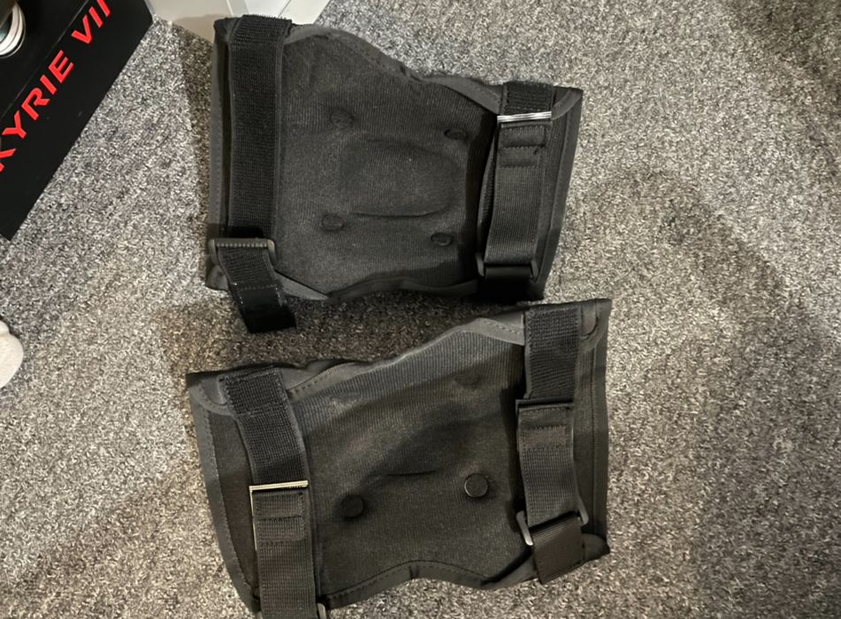 наколенки за мотор