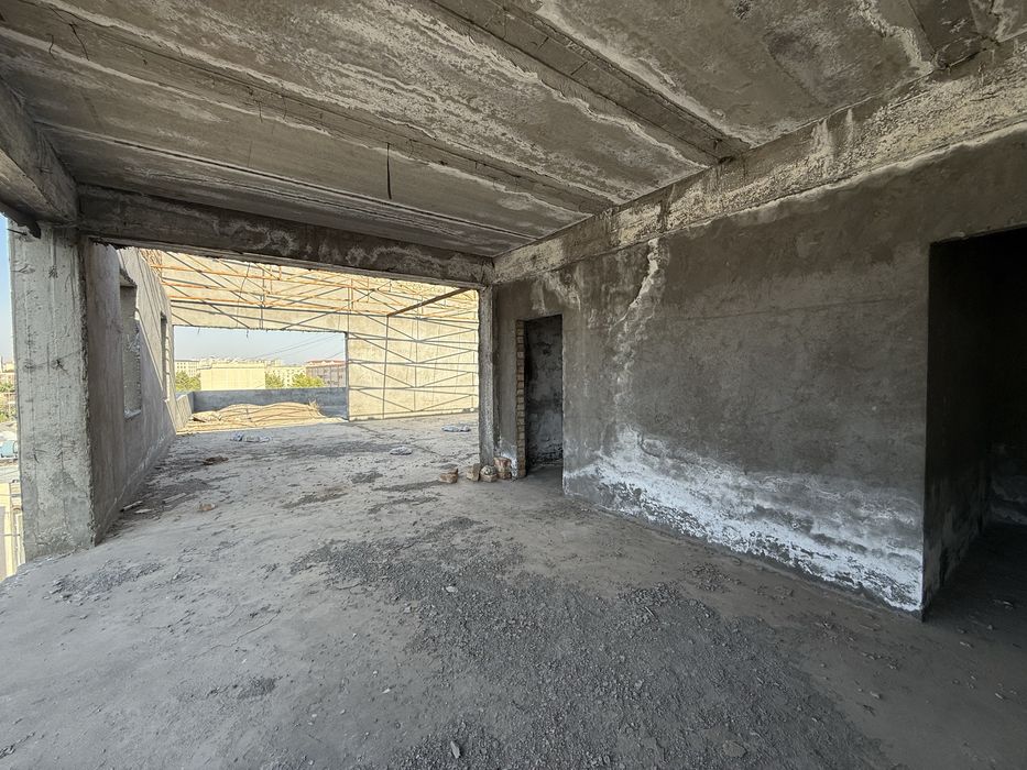 Продажа здания вдоль дороги 2305м2 Юнусабад первая линия Сайрам базар