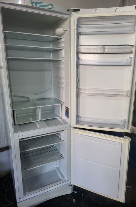 Продам холодильник индезит
