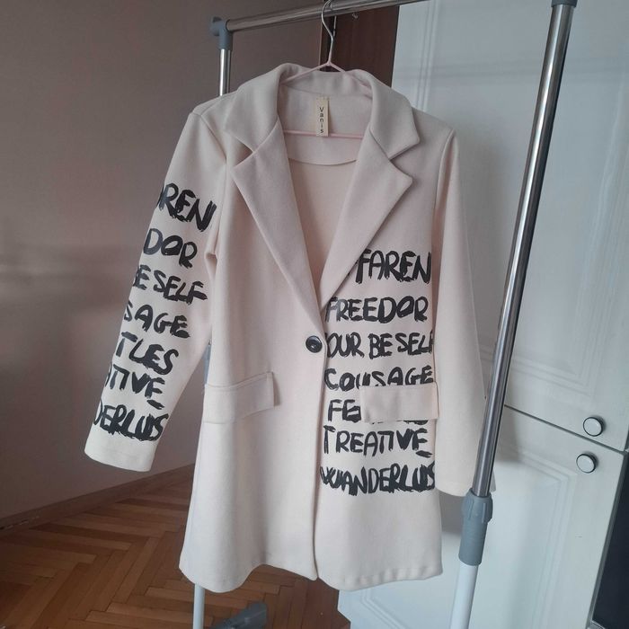 Продавам официални рокли  Носени по 1–2 пъти, много запазени.