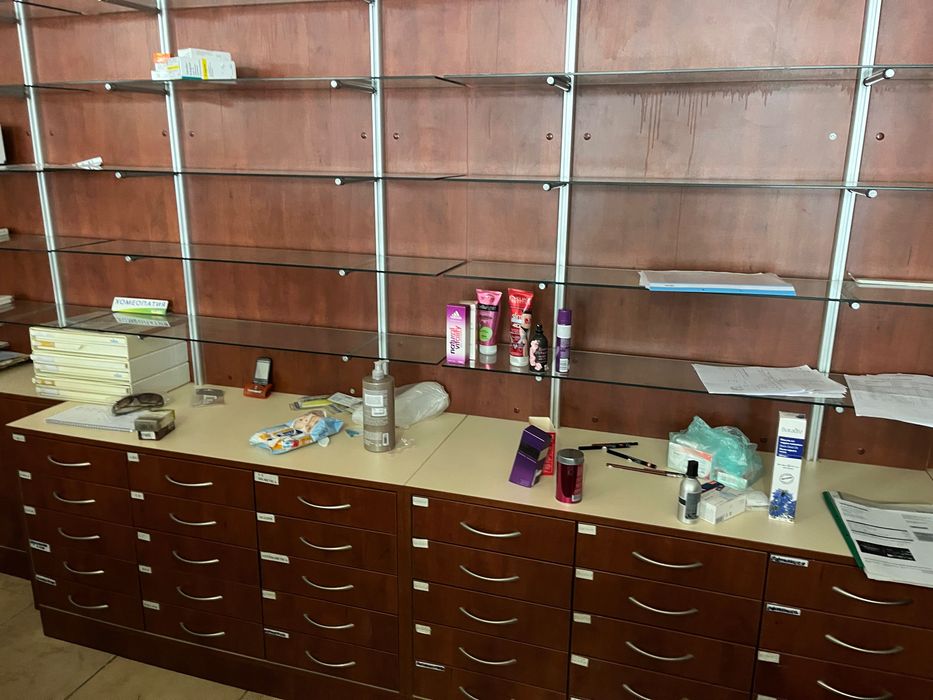 Мебели за аптека / магазин