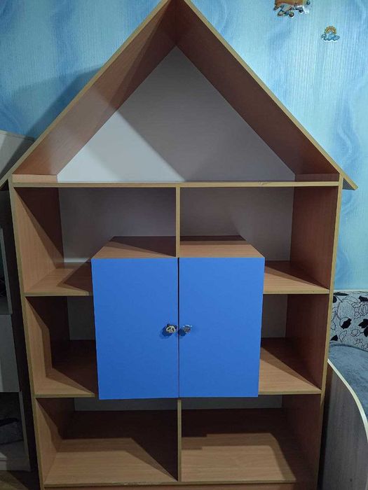 Детский шкаф-домик.