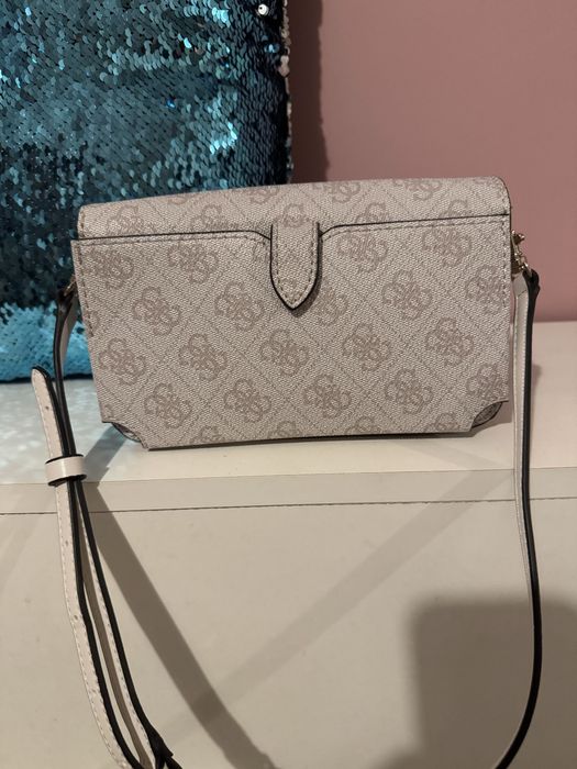 Дамска чанта Guess