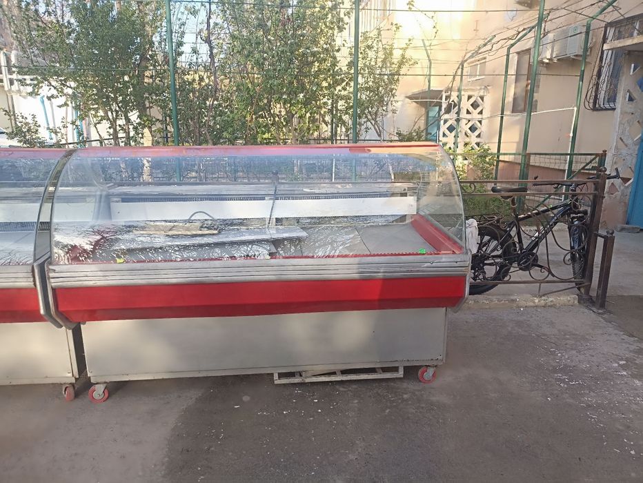 Продается витрина холодильная