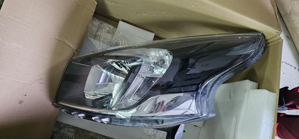 Faruri opel vivaro, renault trafic