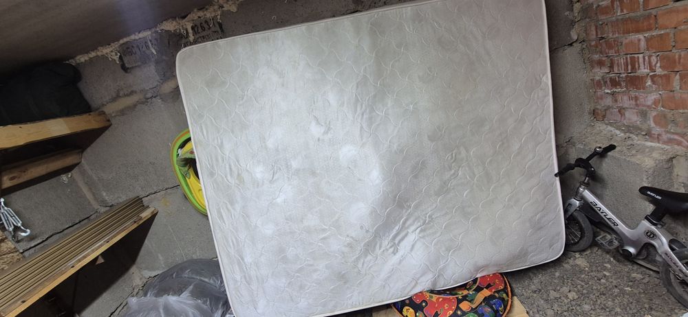 Матрац продам в хорошем состоянии