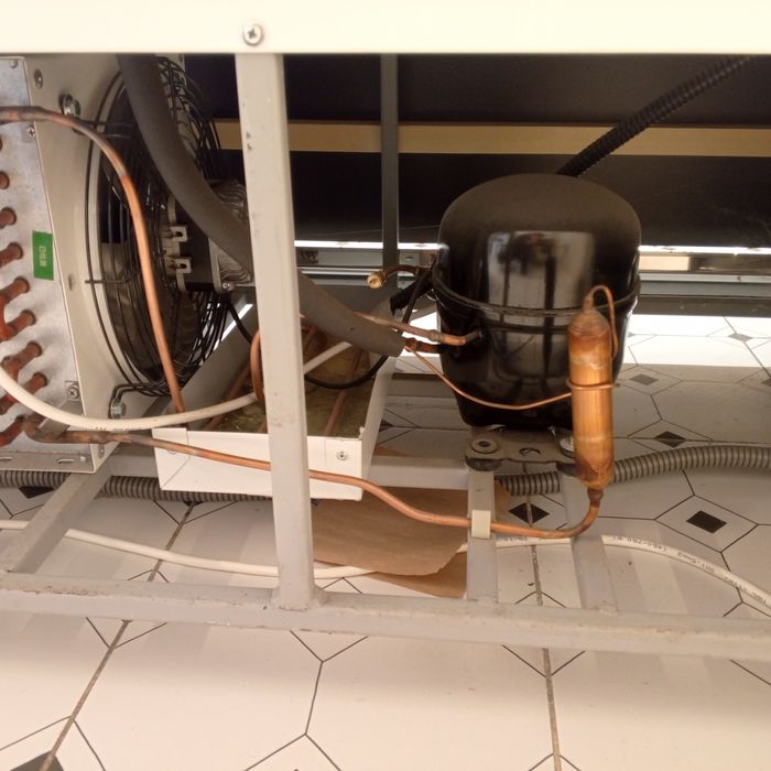 Продам ветрина холодильник