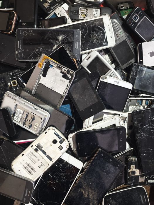 Принимаем старые сотовые телефоны