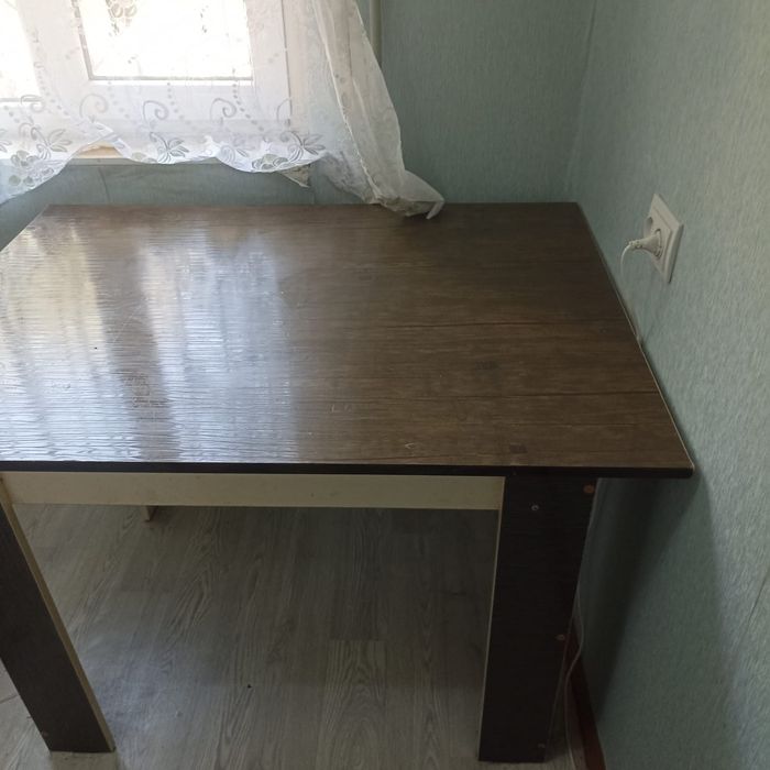 стол срочна продам