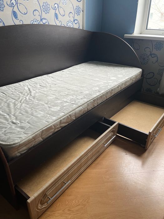 Продам кровать односпальную