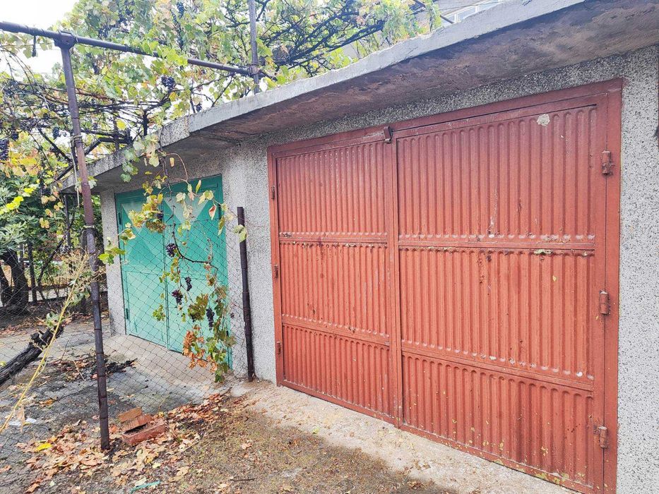 ЕРА МАКС продава етаж от къща до Поликлиниката в кв. Каргон, гр. Ямбол