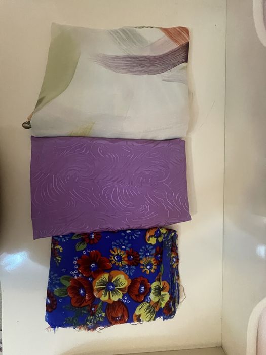 Платки и ткани и шарфы