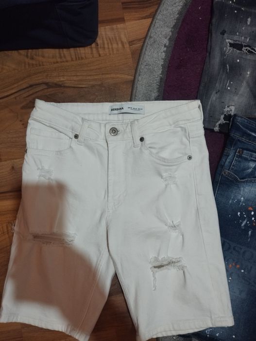 Blugi scurți oferta.