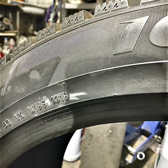 PIRELLI ICE ZERO 295/40/21 новая