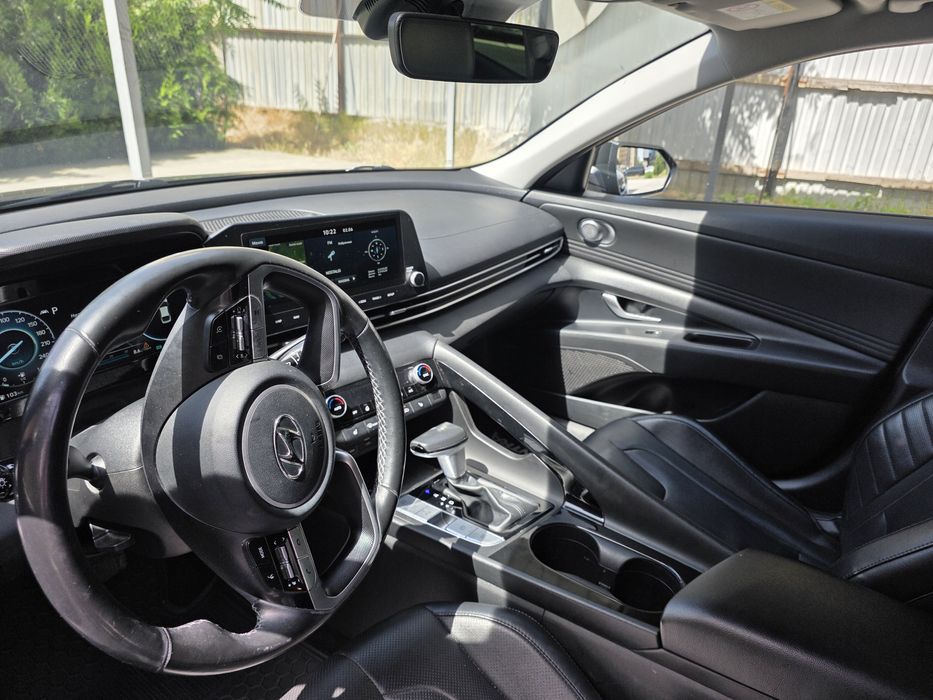 Продаётся Hyundai Elantra 2.0 full позиция 2021 год в отличном состоян