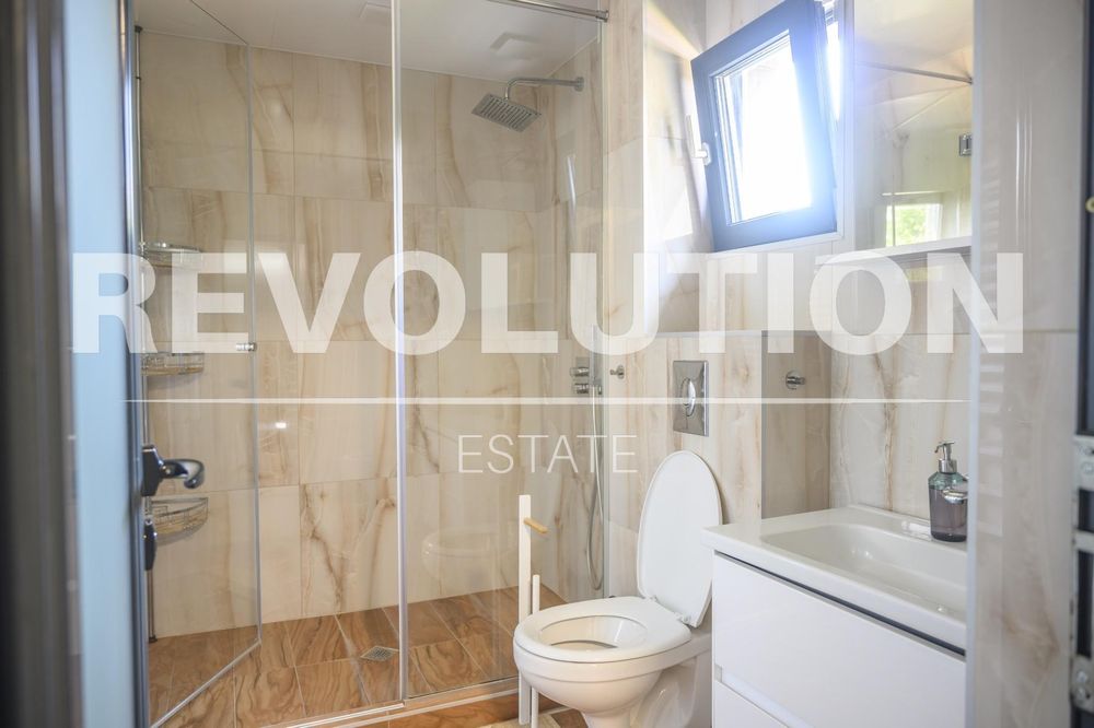 Дава се под наем Къща в Варна, м-т Траката - 320 кв.м за 5000 € - Снимка #13