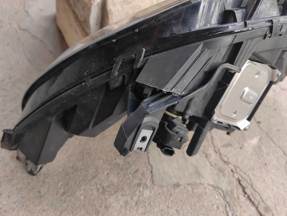 Фар Renault Clio 5 LED 19-23г. Десен / Фар Рено Клио 5 Оригинален