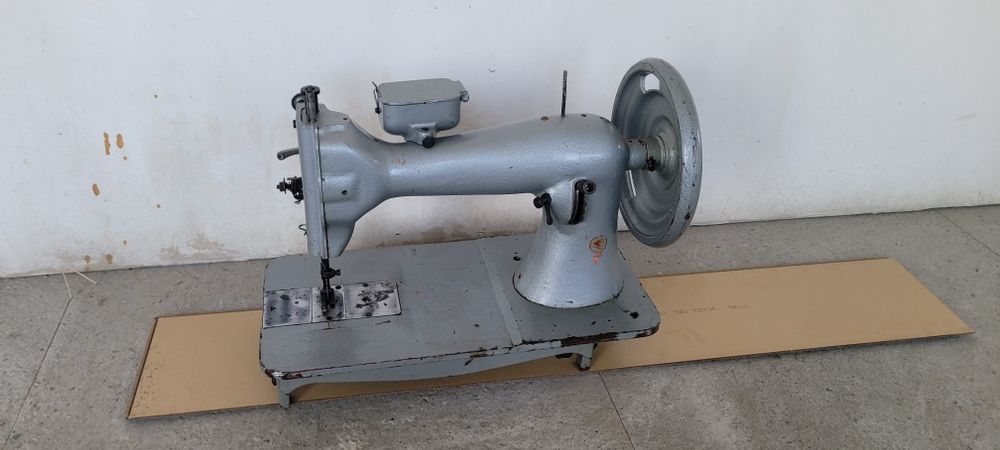 Швейная машинка 23 класс    Почти новый