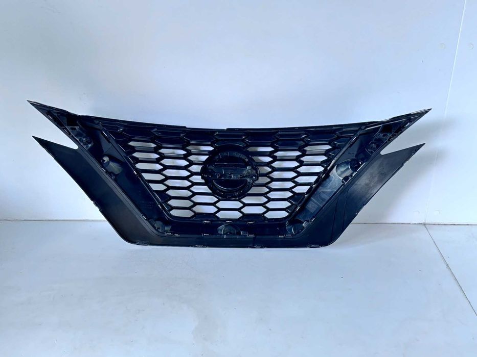 решетка радиаторна Nissan Juke 2020-2026 г. #1079V.
