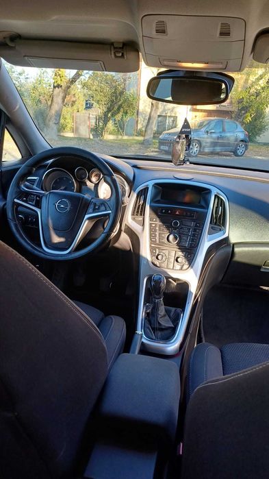 Opel Astra J 2.0 CDTI 2012 160 CP