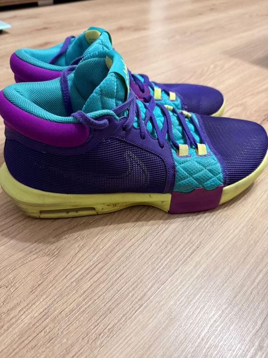 Мъжки Баскетболни маратонки Nike Lebron Witness VIII