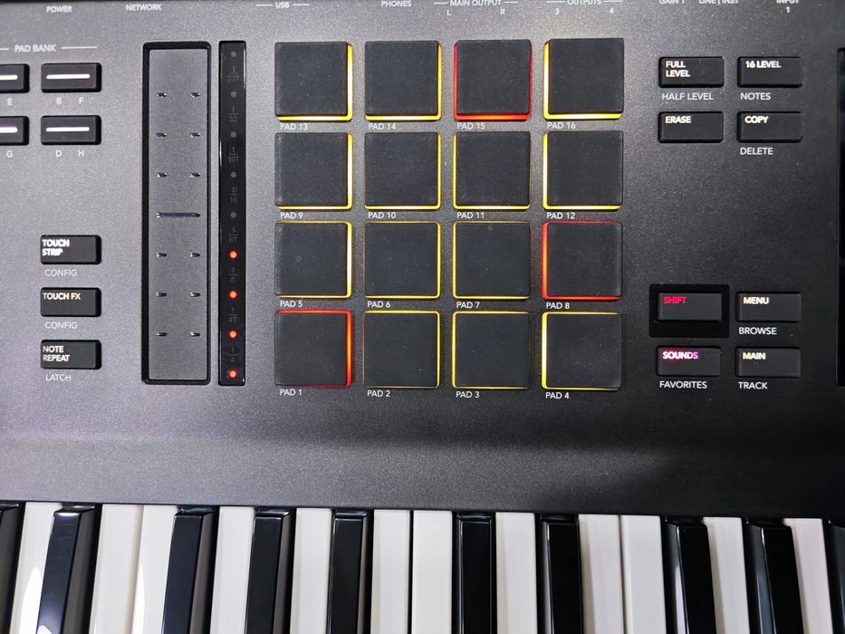 Синтезатор Akai MPC KEY 61
