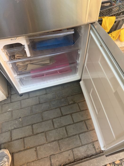 Продам холодильник панасоник (не холодит и не морозит)