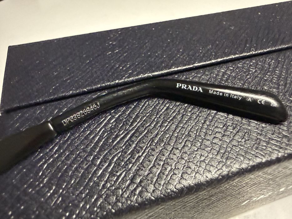 Слънчеви очила PRADA.